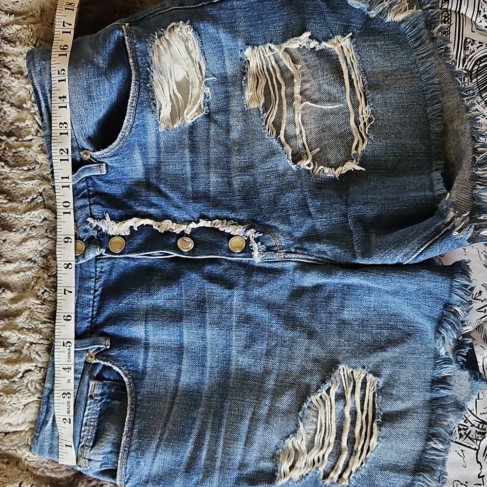 Good American denim shorts